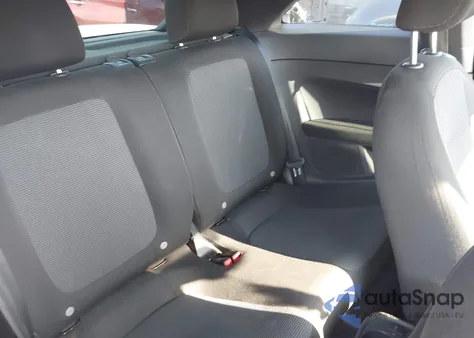 2014 Volkswagen Beetle 2.5L Entry z USA, uszkodzony, nr VIN 3VWFP7AT6EM601289